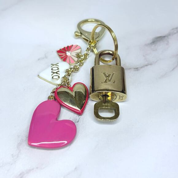 Louis Vuitton Lock & Key Set #302 w/ a Pink & Gold Heart Cluster Keychain - Picture 3 of 6